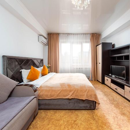 Apartment Оn Makatayeva 5 B Алма Ата Екстериор снимка