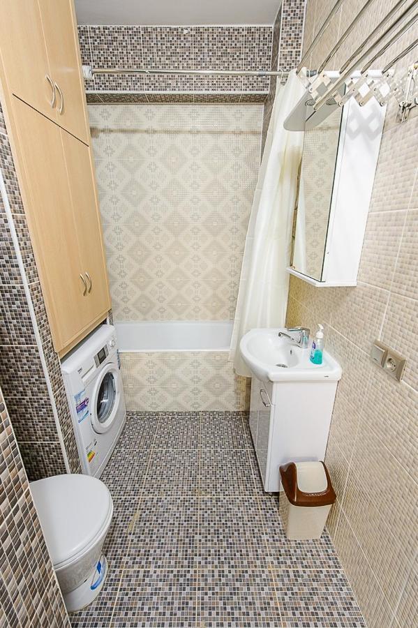 Apartment Оn Makatayeva 5 B Алма Ата Екстериор снимка