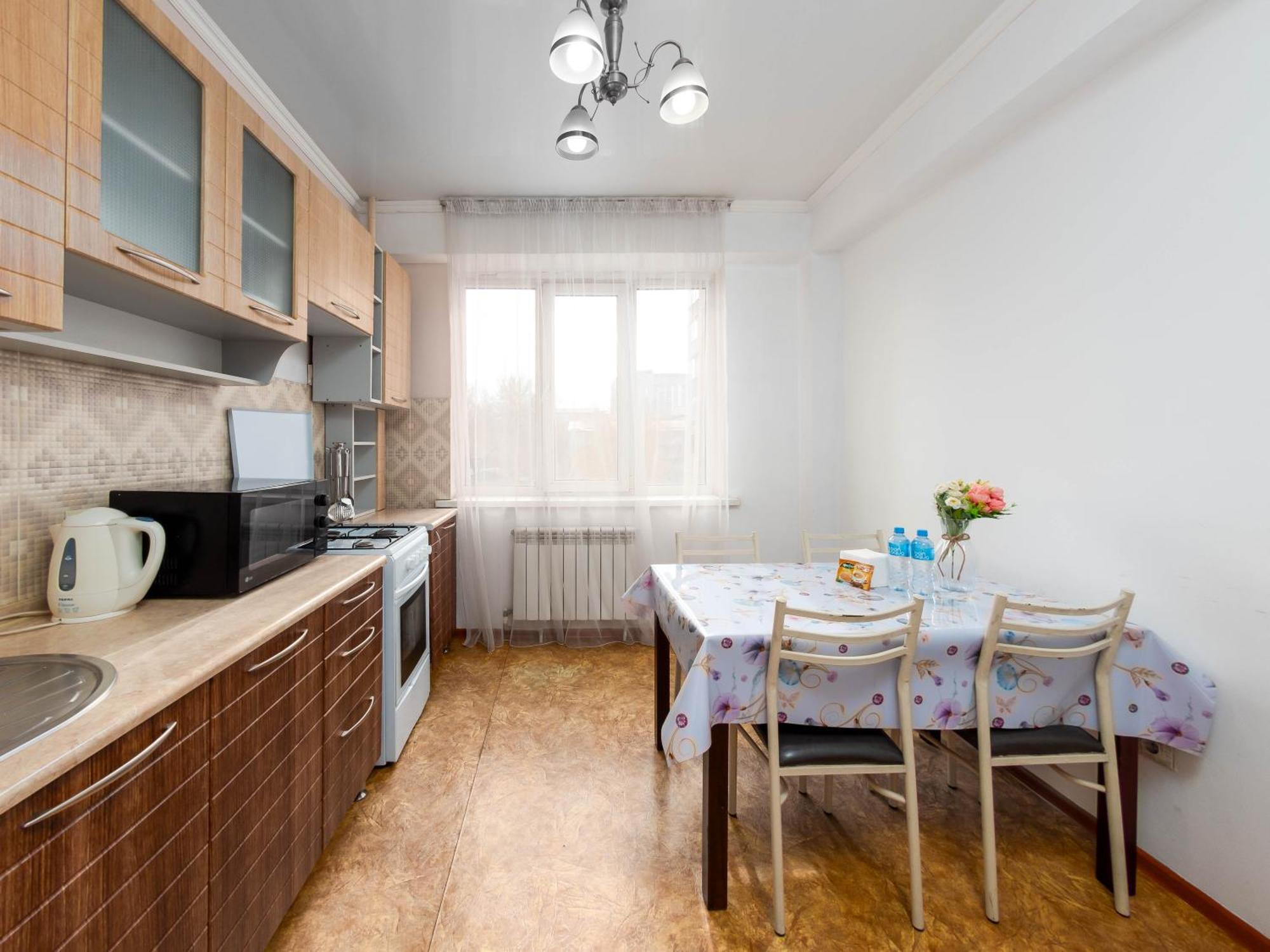 Apartment Оn Makatayeva 5 B Алма Ата Екстериор снимка