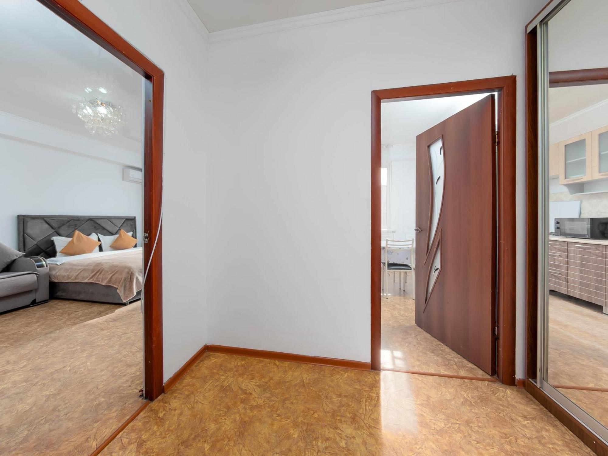 Apartment Оn Makatayeva 5 B Алма Ата Екстериор снимка