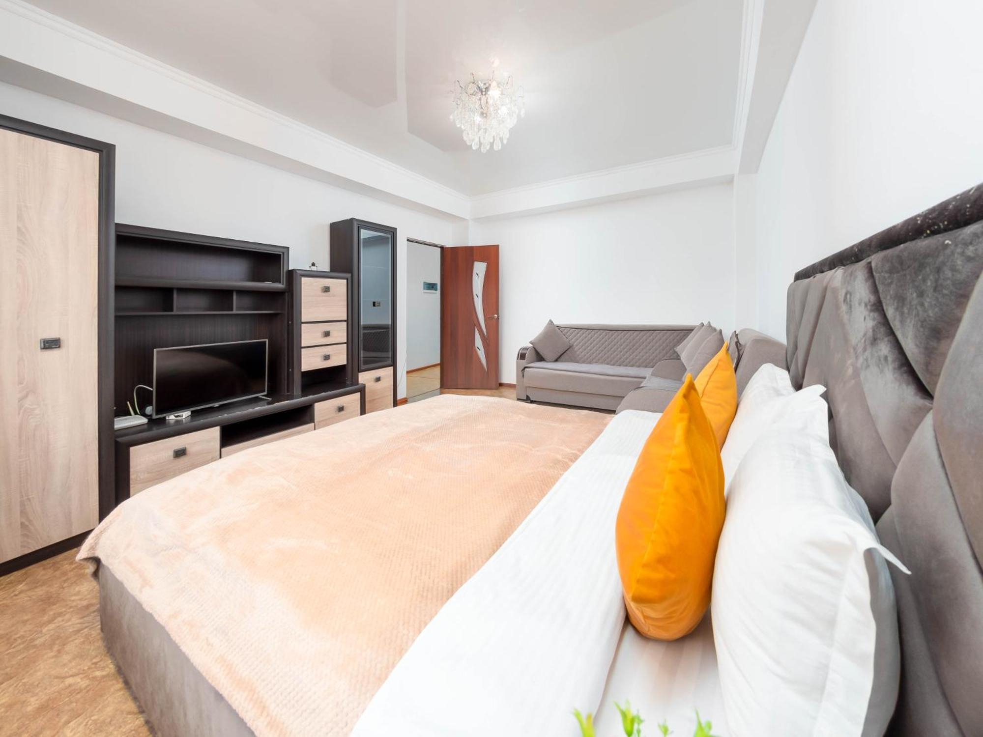 Apartment Оn Makatayeva 5 B Алма Ата Екстериор снимка